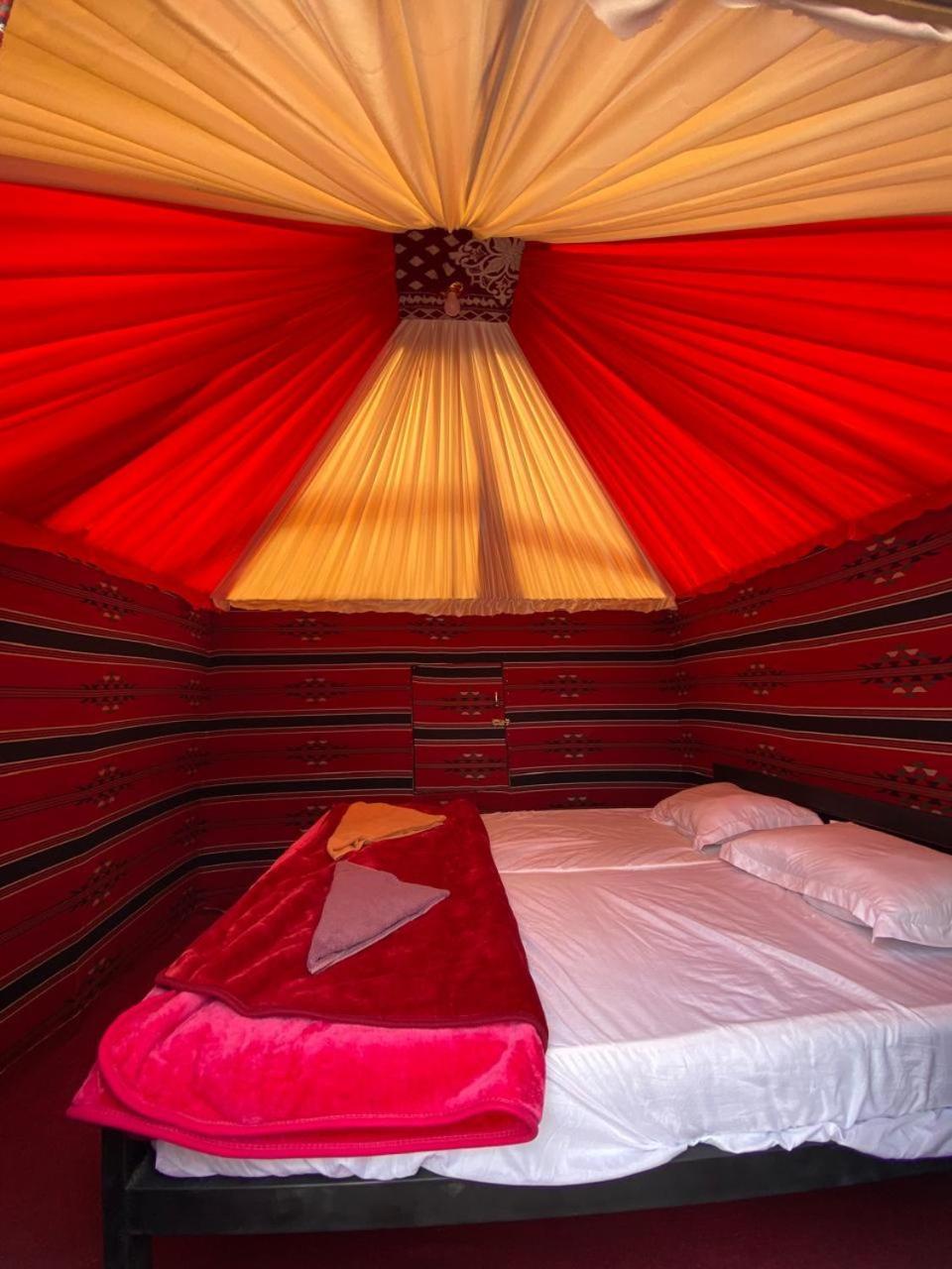Wadi Rum Bedouin City Camp & Tours Екстер'єр фото