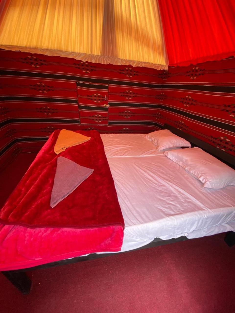 Wadi Rum Bedouin City Camp & Tours Екстер'єр фото