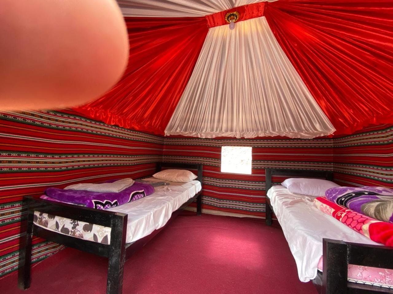 Wadi Rum Bedouin City Camp & Tours Екстер'єр фото