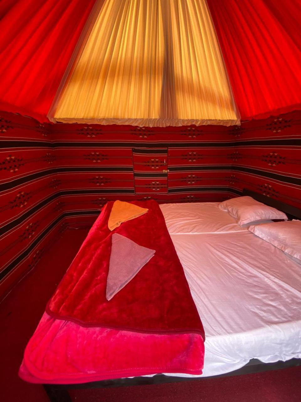 Wadi Rum Bedouin City Camp & Tours Екстер'єр фото