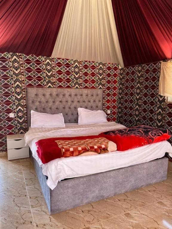 Wadi Rum Bedouin City Camp & Tours Екстер'єр фото